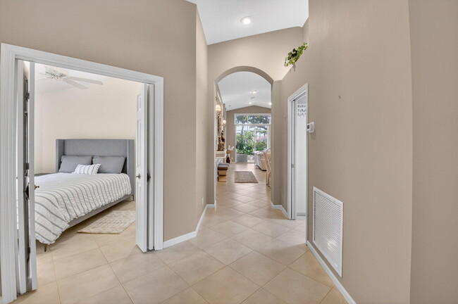 Building Photo - 5256 Glenville Dr