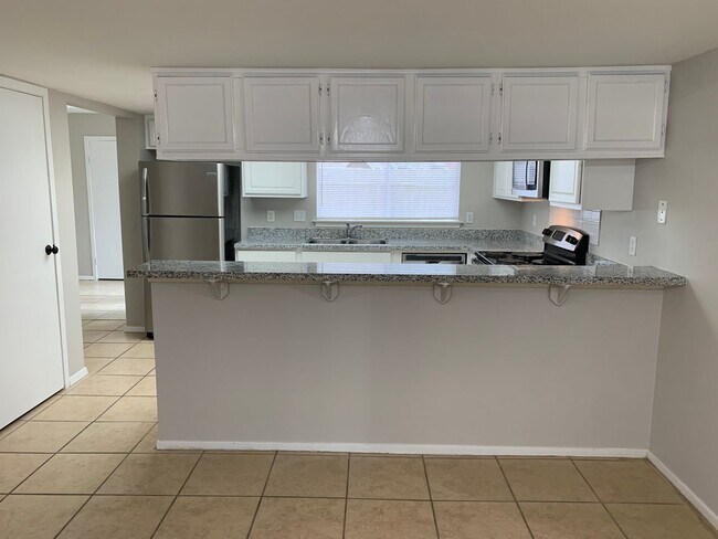 Building Photo - Great Floor Plan