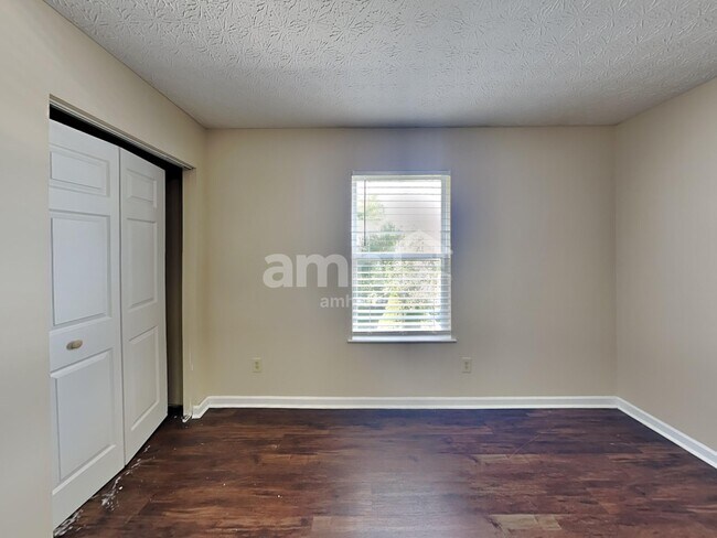 Building Photo - 2419 Hoose Dr