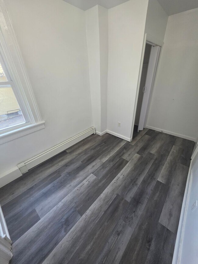 Building Photo - 2 bedroom apartment building - Poughkeepsie