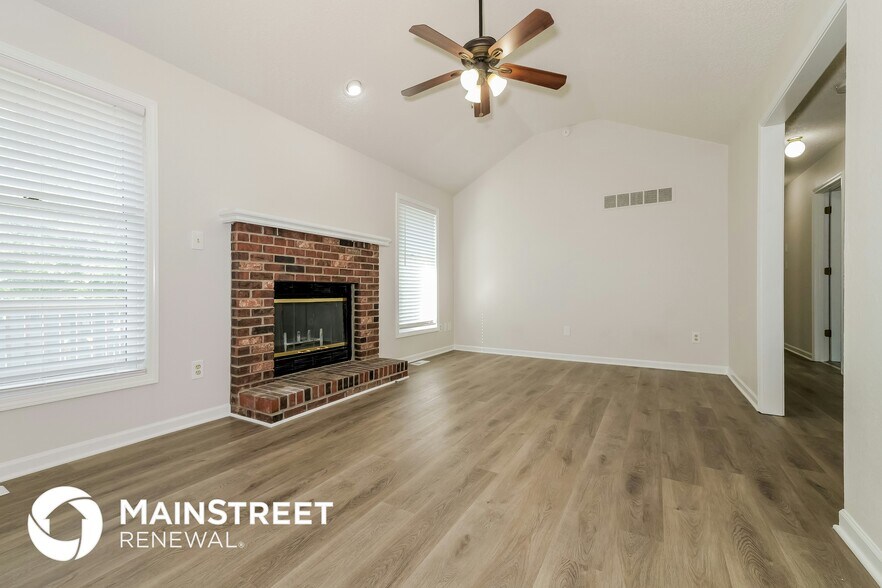 Building Photo - 1216 SW Huntington Rd