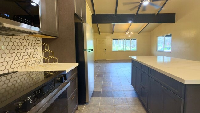 Building Photo - 11-3885 Nahelenani Street