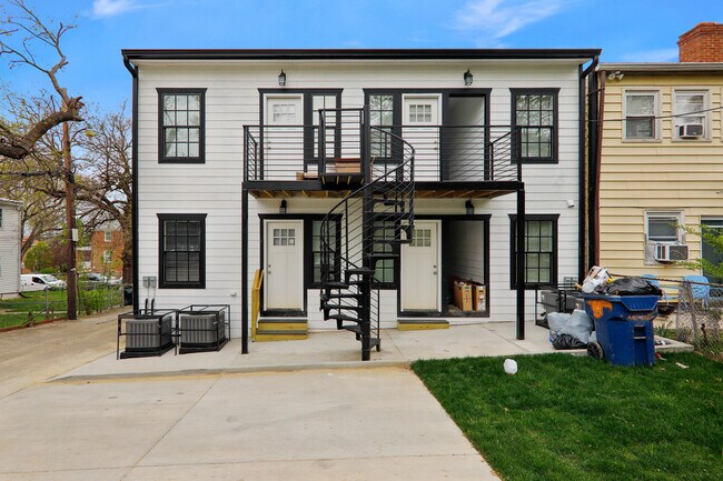 Building Photo - KD Flats