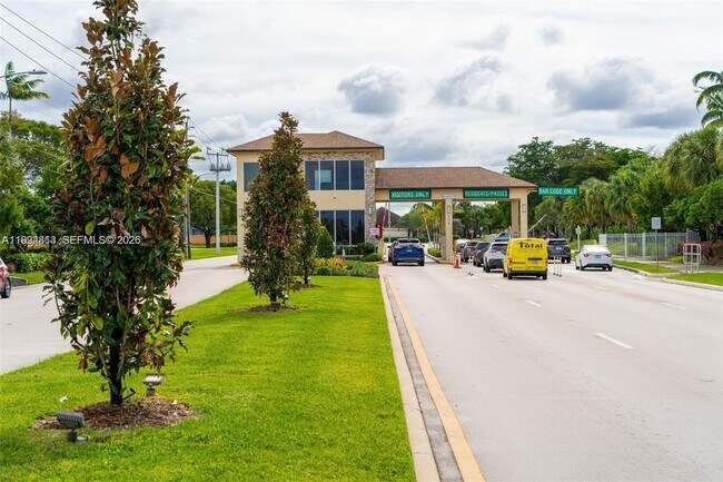 Building Photo - 12500 SW 5th Ct