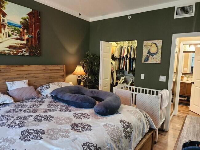 Building Photo - 533 NE 3rd Ave