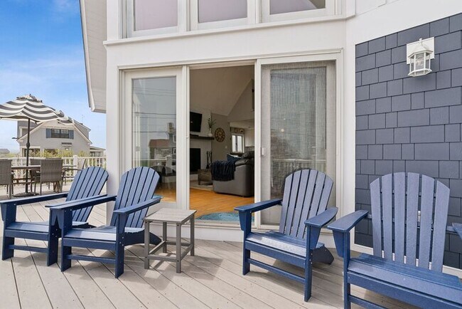Building Photo - 572 Ocean Ave