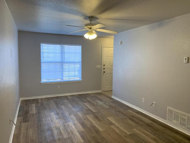 Building Photo - 2807 Cantabrian Dr