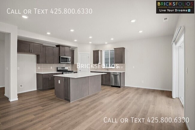 Building Photo - 1209 SW Pendleton Way