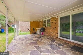Building Photo - 323 RUSSELCROFT Rd