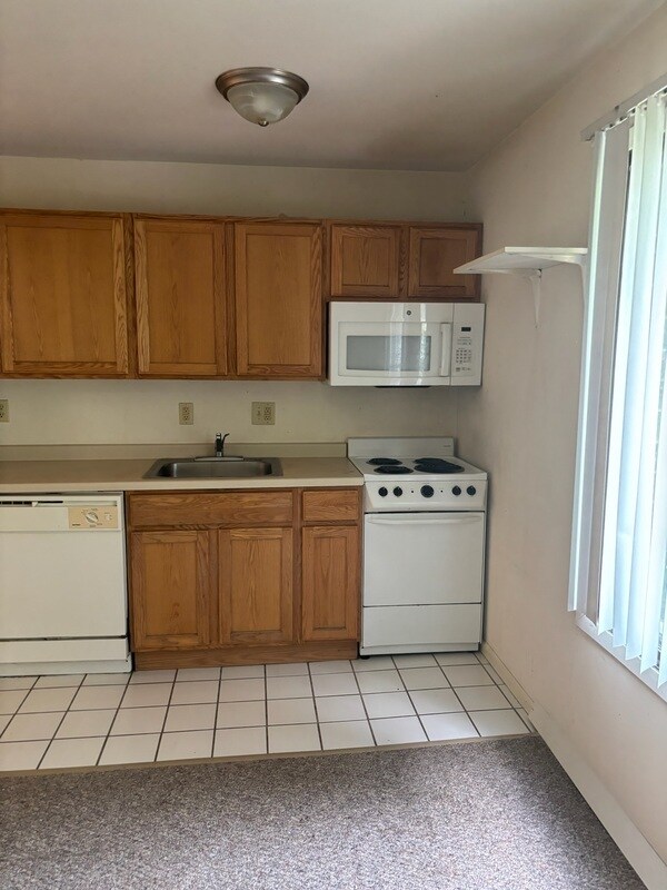 Building Photo - 134 E Johnson St