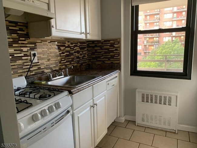 Primary Photo - 201 St Pauls Ave
