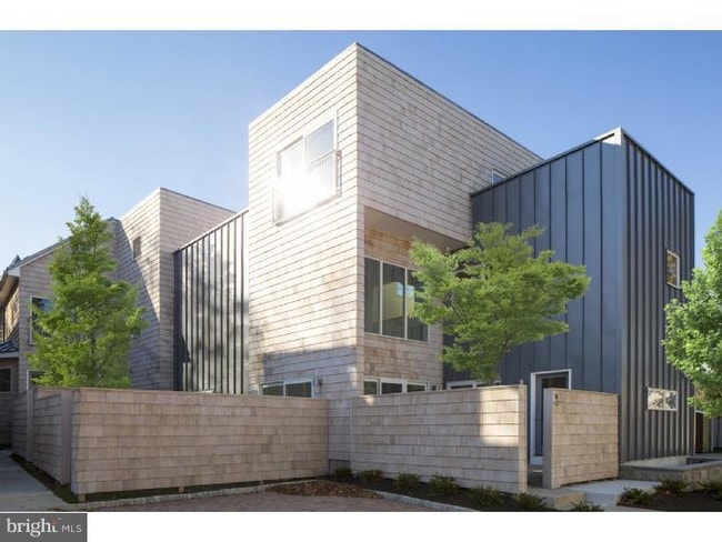 Building Photo - 11 Greenview Ave