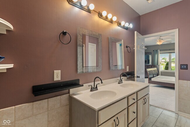 Building Photo - 4320 Hamilton Way