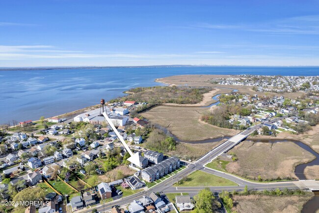 Building Photo - 333 1st St