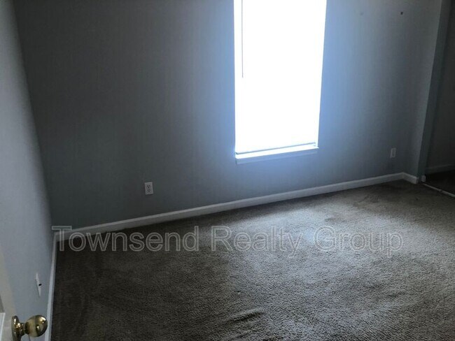 Building Photo - 1930 Gion St