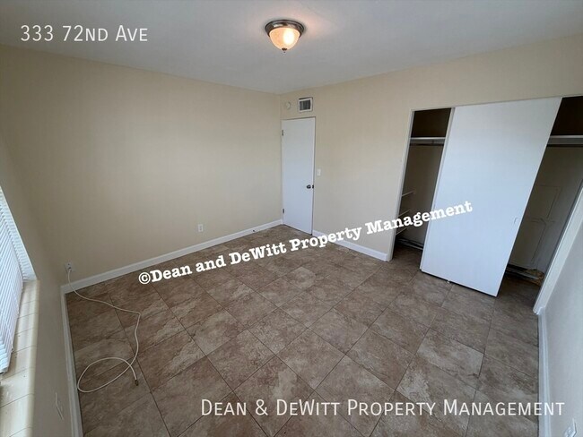 Building Photo - 333 72nd Ave