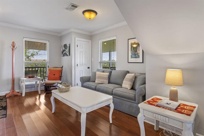 Building Photo - 1317 Beards Cove Dr