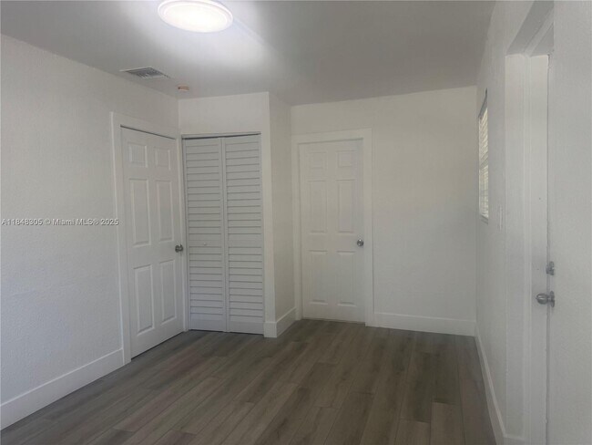 Building Photo - 1657 SW 44th Ave