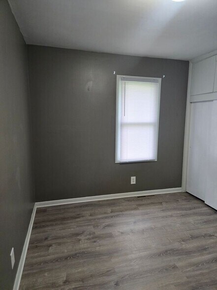 Building Photo - 5134 N Corrington Ave