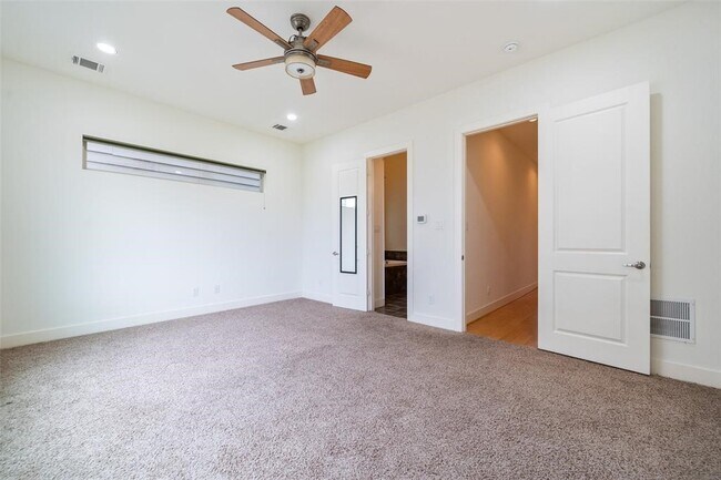 Building Photo - 194 Harvard St