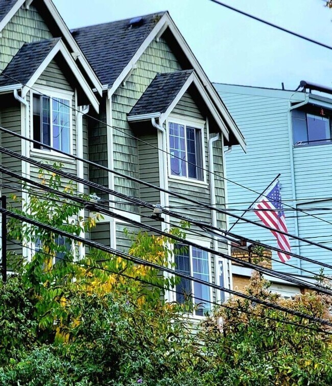 Building Photo - East Lake Town House