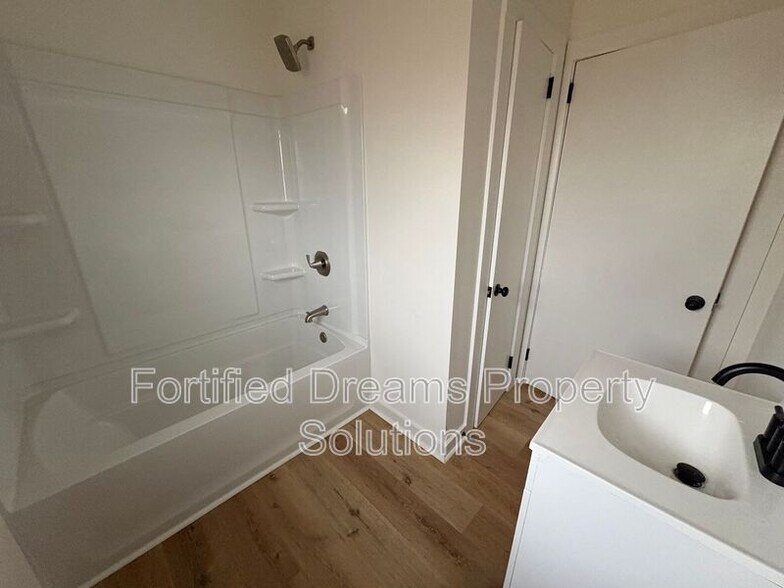 Building Photo - 429 Peeden Dr