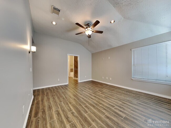 Building Photo - 15614 Fox Springs Dr