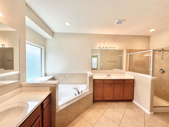Building Photo - 25323 Lisburn Dr