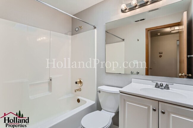 Building Photo - Wonderful 3 Bedroom Hillsboro Home!