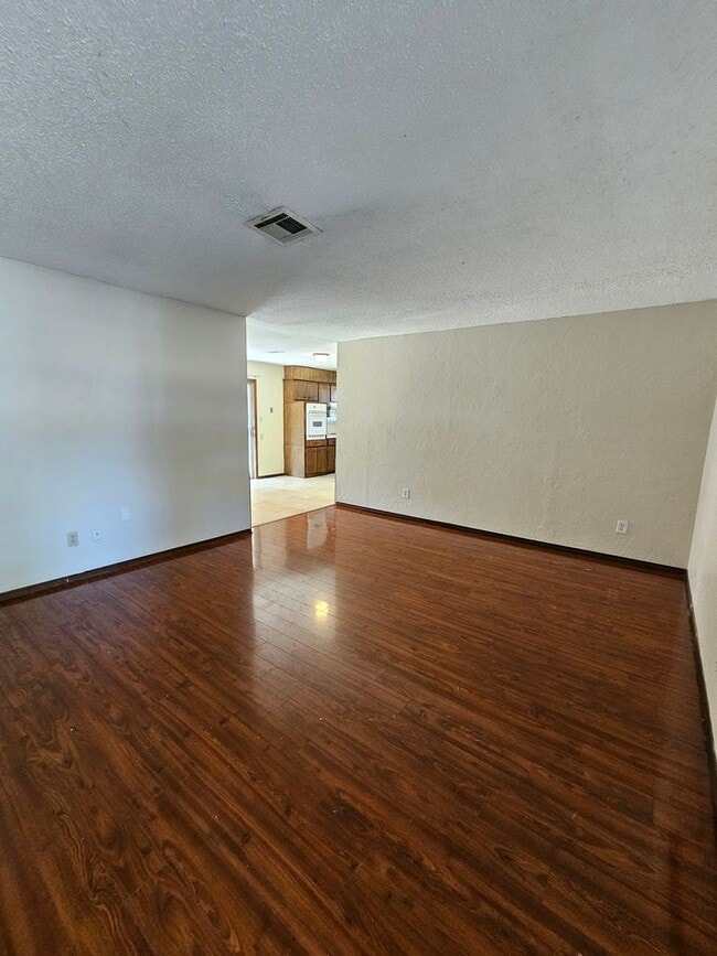 Building Photo - (3) Bed/(1.5) Bath in NE Norman Avail NOW!