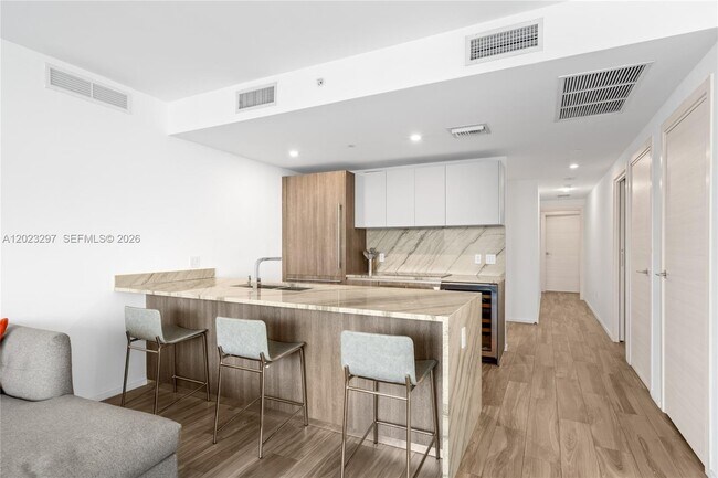 Building Photo - 801 S Miami Ave