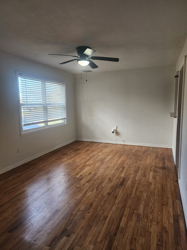 Building Photo - 1426 Maple Dr