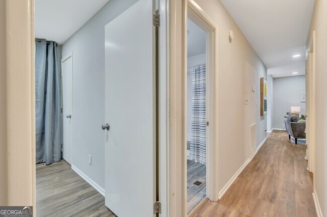 Building Photo - 4589 Ryan Rd