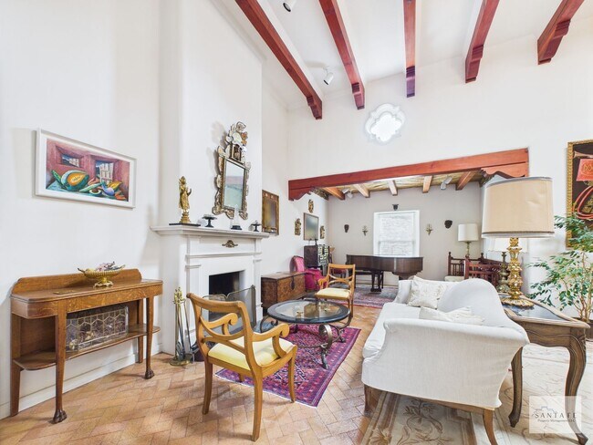Building Photo - Downtown Fully Furnished Home Available Now!