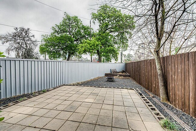 Building Photo - 2605 Calumet St