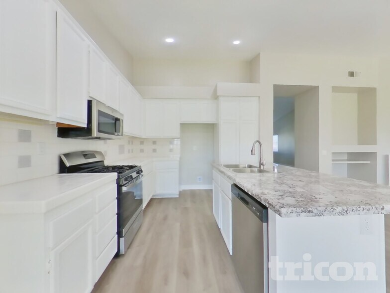 Building Photo - 1346 Woodvale Dr