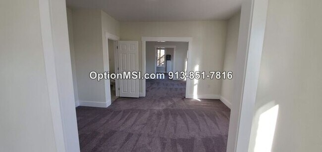 Building Photo - 1/2 month free if moved in by 7/1!! Available NOW