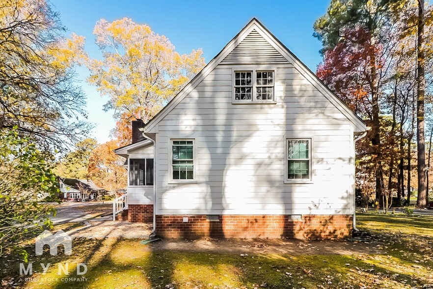 Building Photo - 25 Camelia Dr