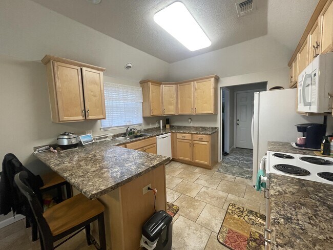 Building Photo - 1902 Mistral Ln W