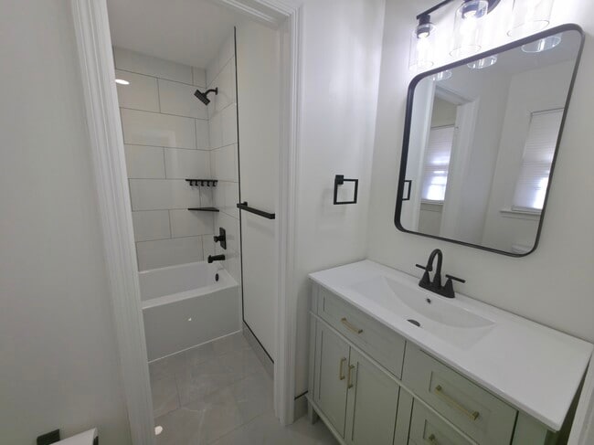 Building Photo - 3501 Montreal Way