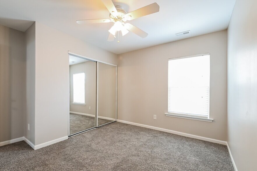 Building Photo - 304 Edgecroft Way