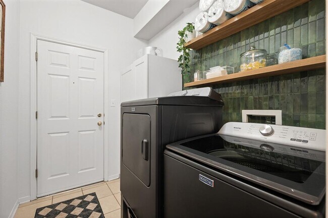 Building Photo - 13720 Shadowlawn Trace