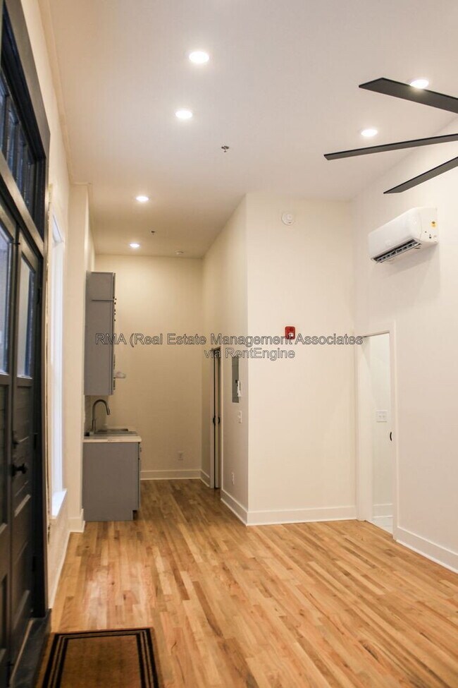 Building Photo - 4 6/8 Zebulon St