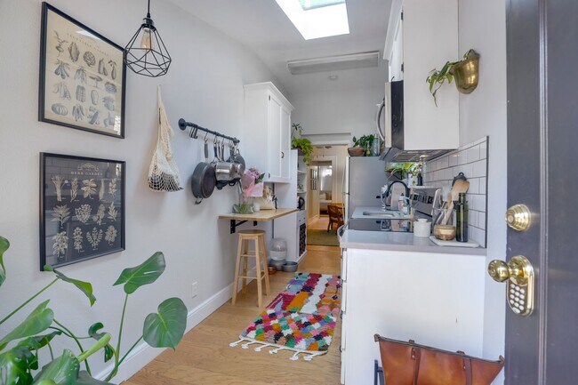 Building Photo - 1136 N Washington St