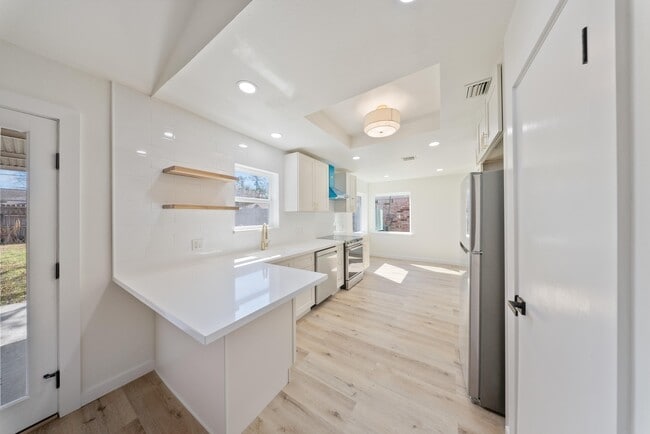 Building Photo - 9115 Tanager St