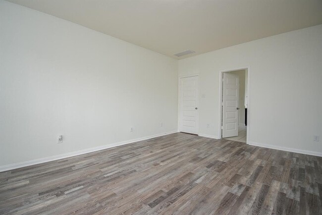Building Photo - 22211 Weller Oaks Dr
