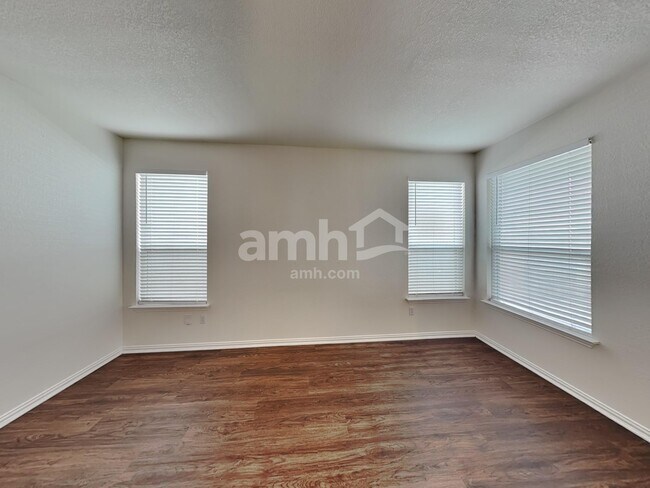 Building Photo - 2733 Wolfcreek