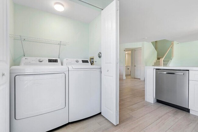 Building Photo - 123 Yacht Club Way