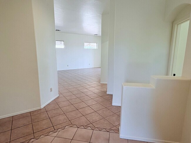 Building Photo - *AVAILABLE NOW* Gorgeous 3 bed/2 bath home in private gated Tanque Verde community!!!