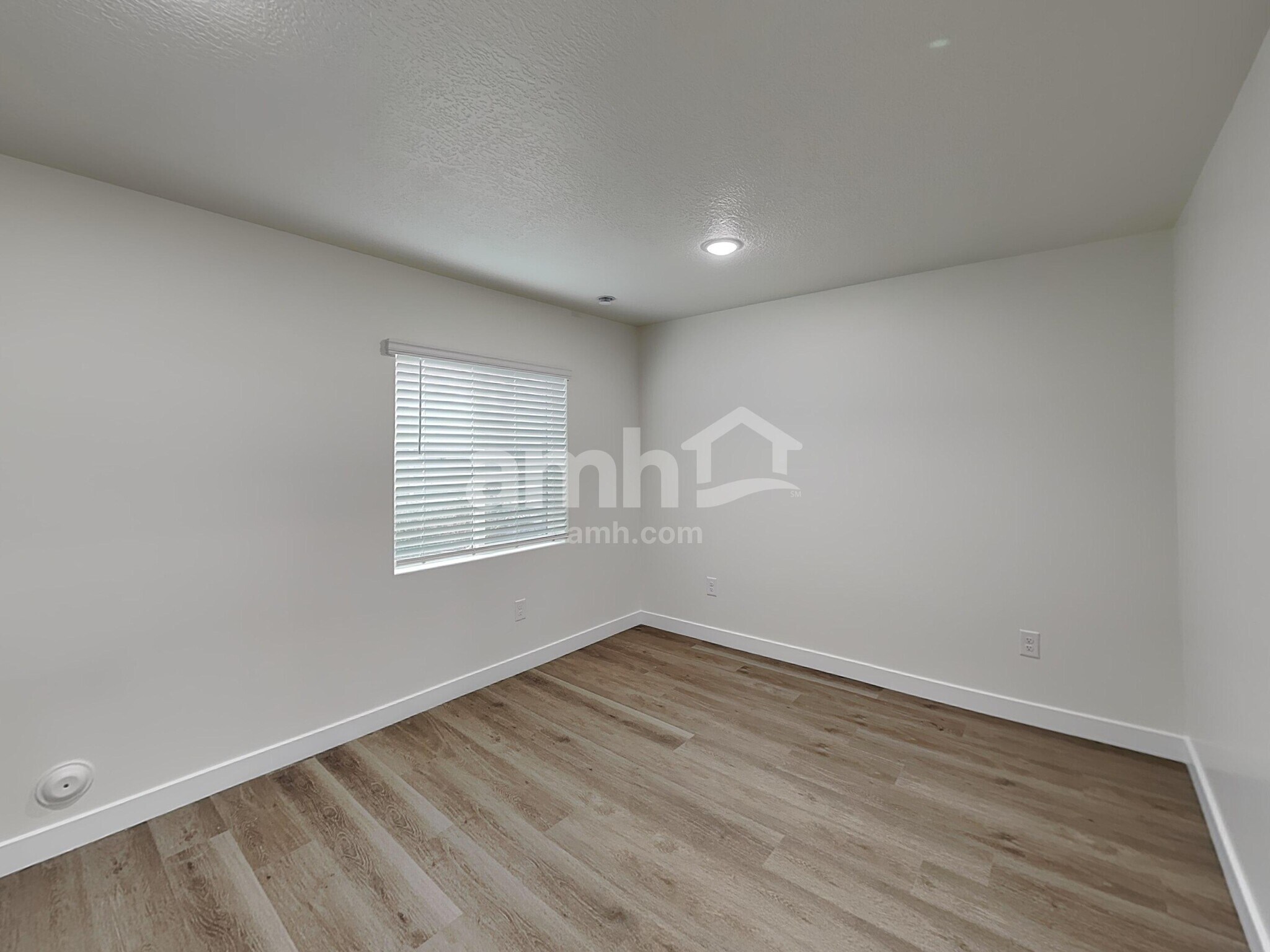 Building Photo - 1256 W Mahogany St